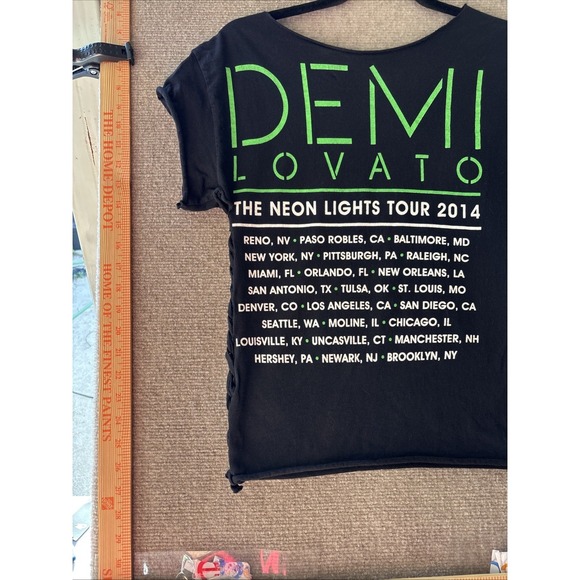 Neon Lights World Tour 2014 Demi Lovato Shirt Pop Rock Woman's Tshirt Size Small - Picture 11 of 12